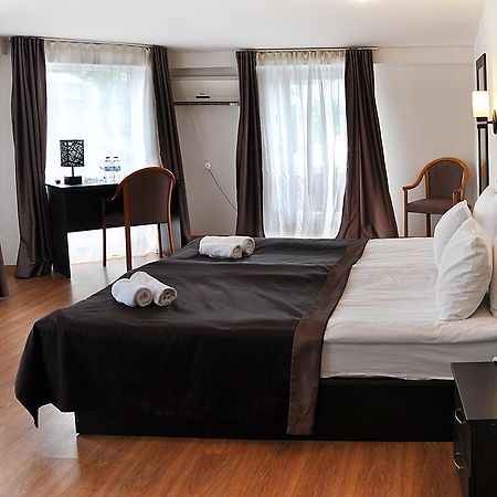 Hotel Corner Тбилиси Екстериор снимка