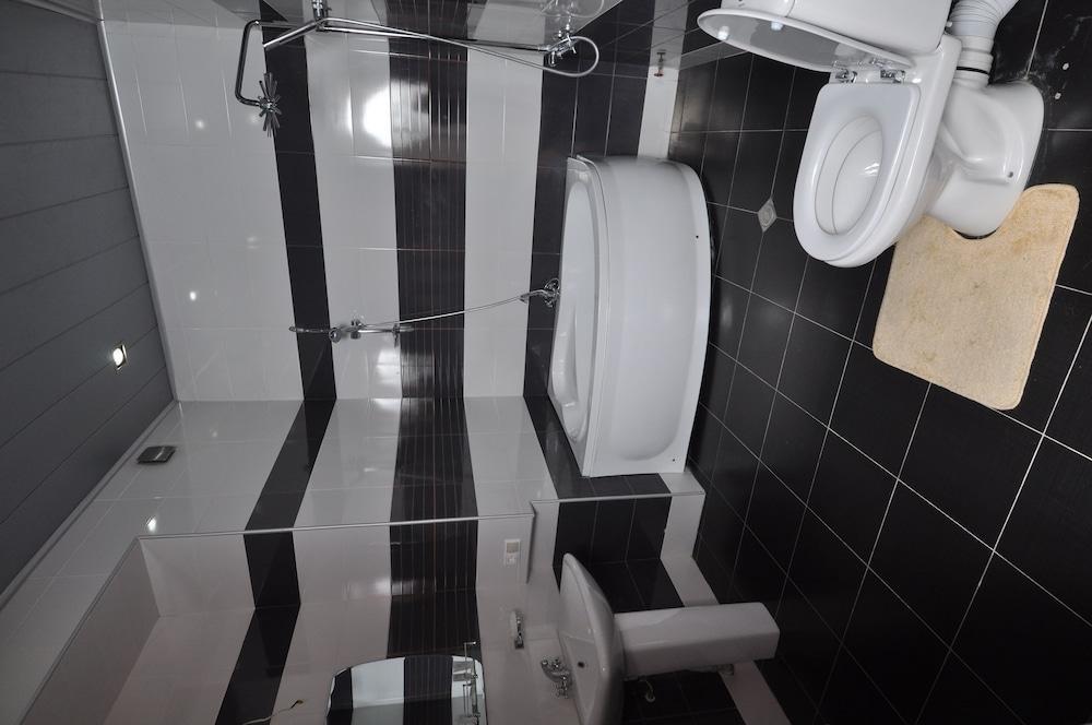 Hotel Corner Тбилиси Екстериор снимка