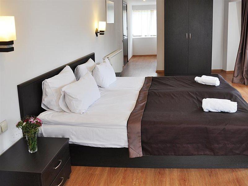 Hotel Corner Тбилиси Екстериор снимка