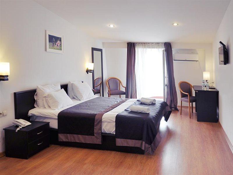 Hotel Corner Тбилиси Екстериор снимка