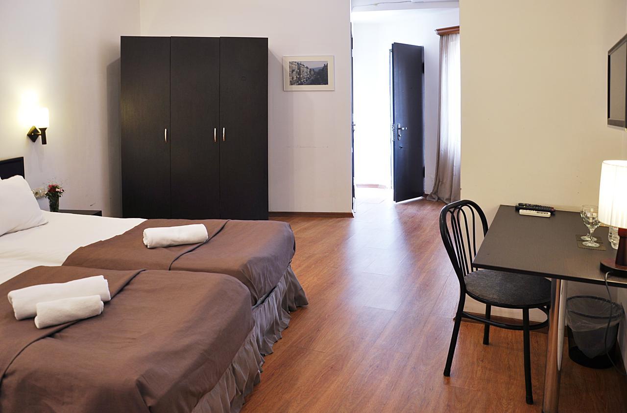 Hotel Corner Тбилиси Екстериор снимка