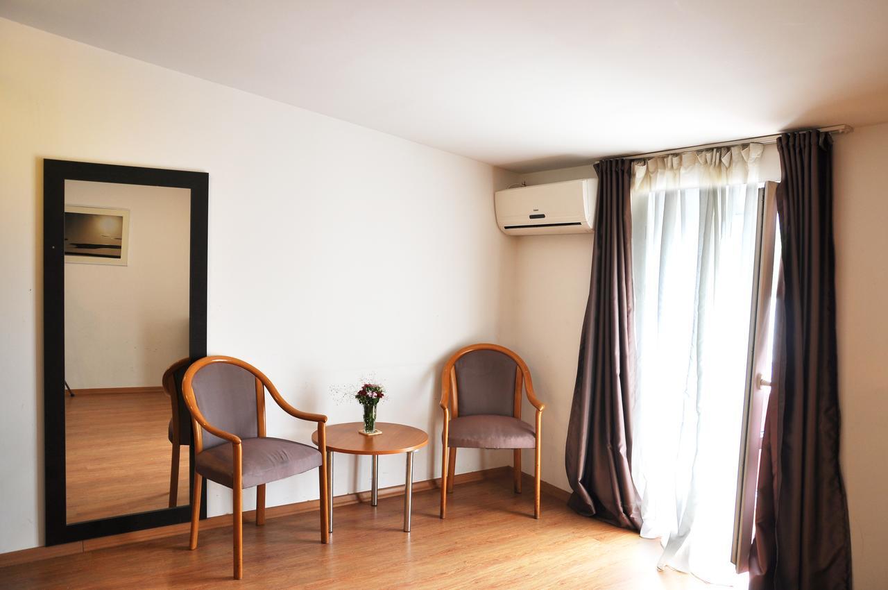 Hotel Corner Тбилиси Екстериор снимка