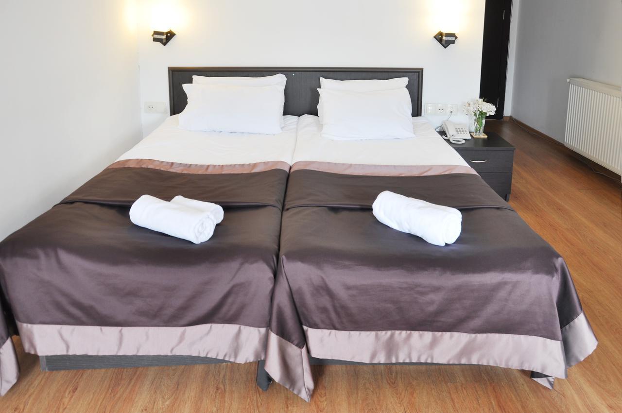 Hotel Corner Тбилиси Екстериор снимка
