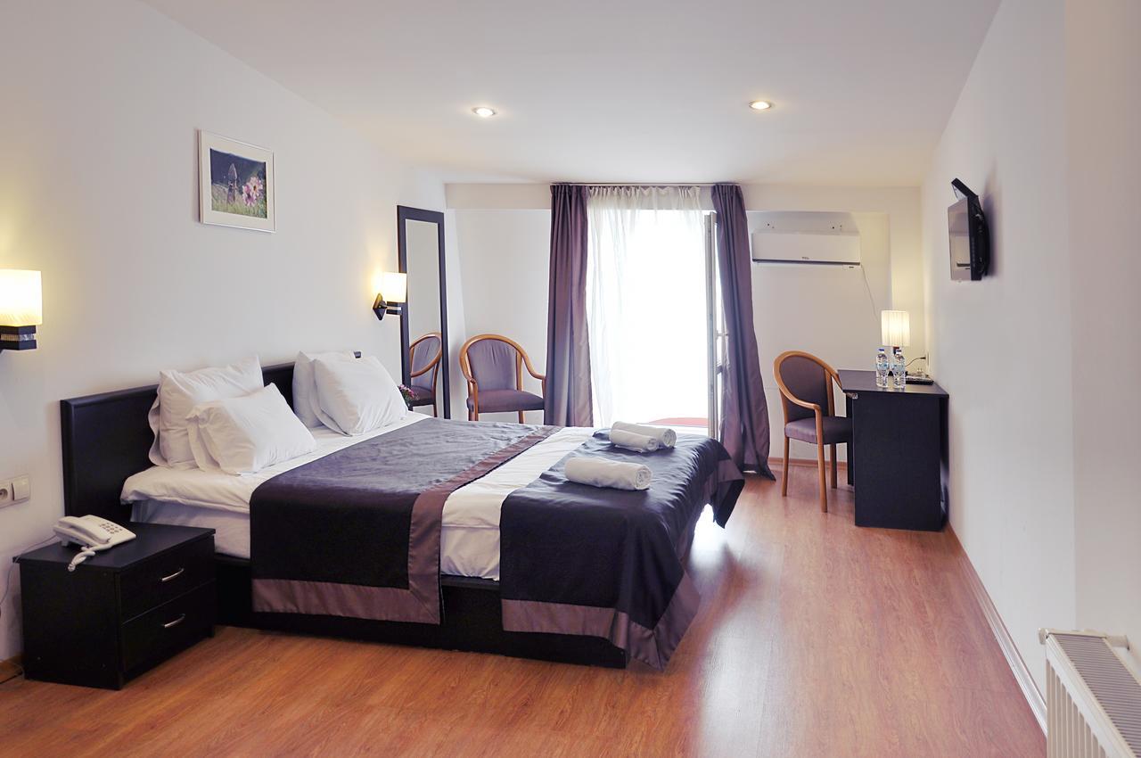 Hotel Corner Тбилиси Екстериор снимка