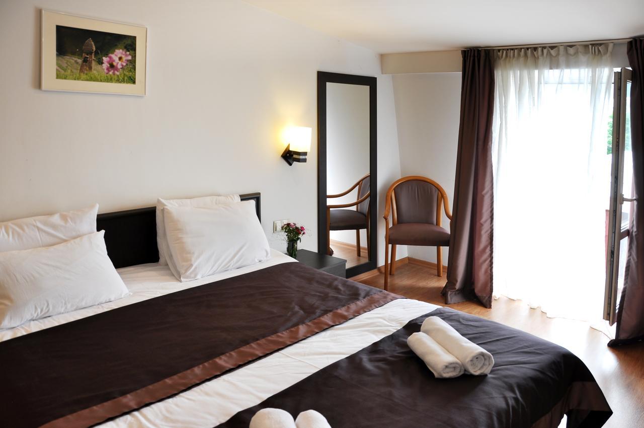 Hotel Corner Тбилиси Екстериор снимка