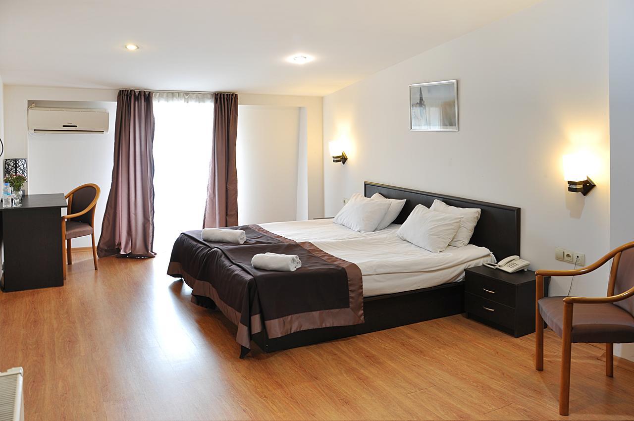 Hotel Corner Тбилиси Екстериор снимка