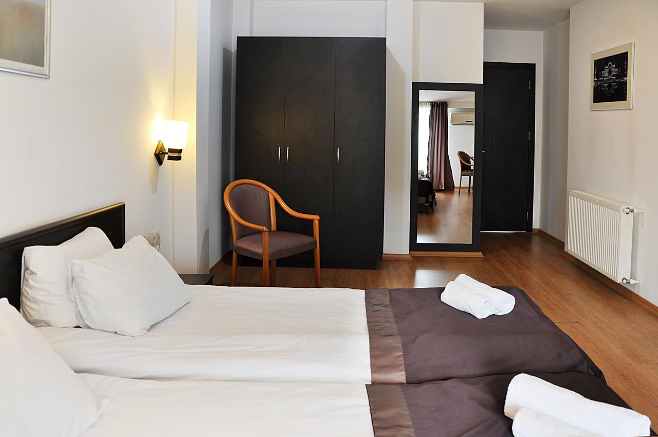 Hotel Corner Тбилиси Екстериор снимка