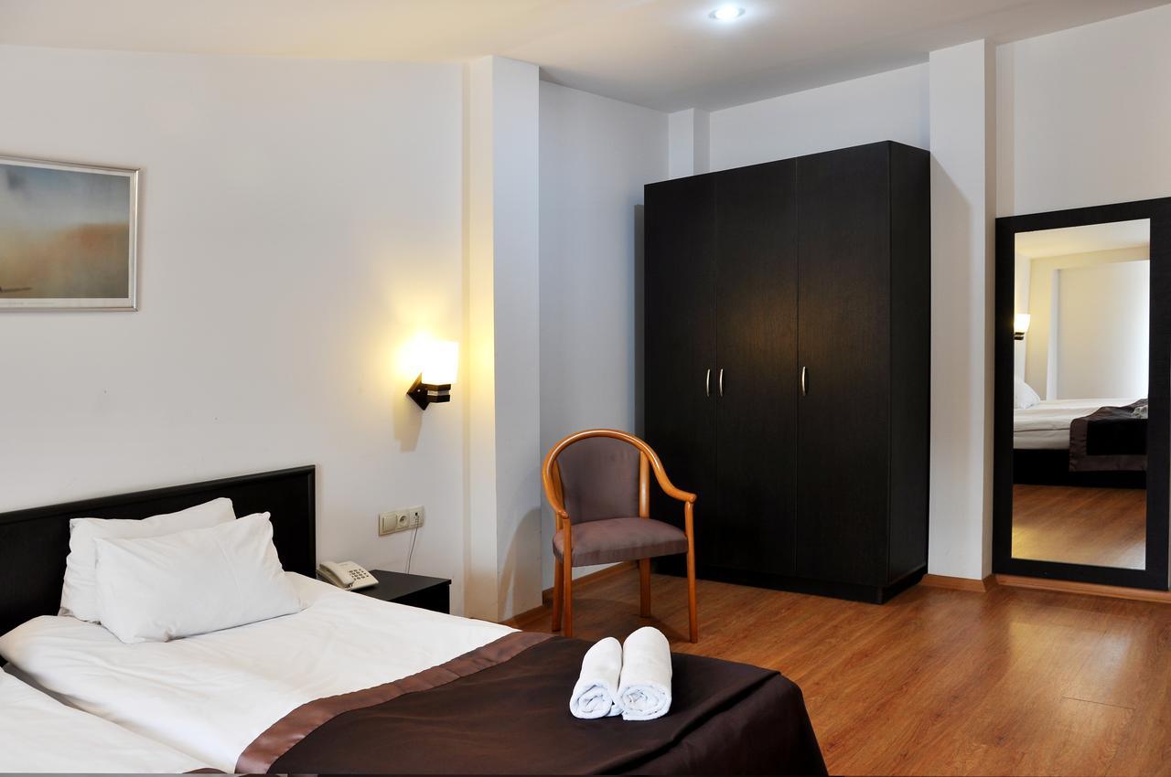 Hotel Corner Тбилиси Екстериор снимка