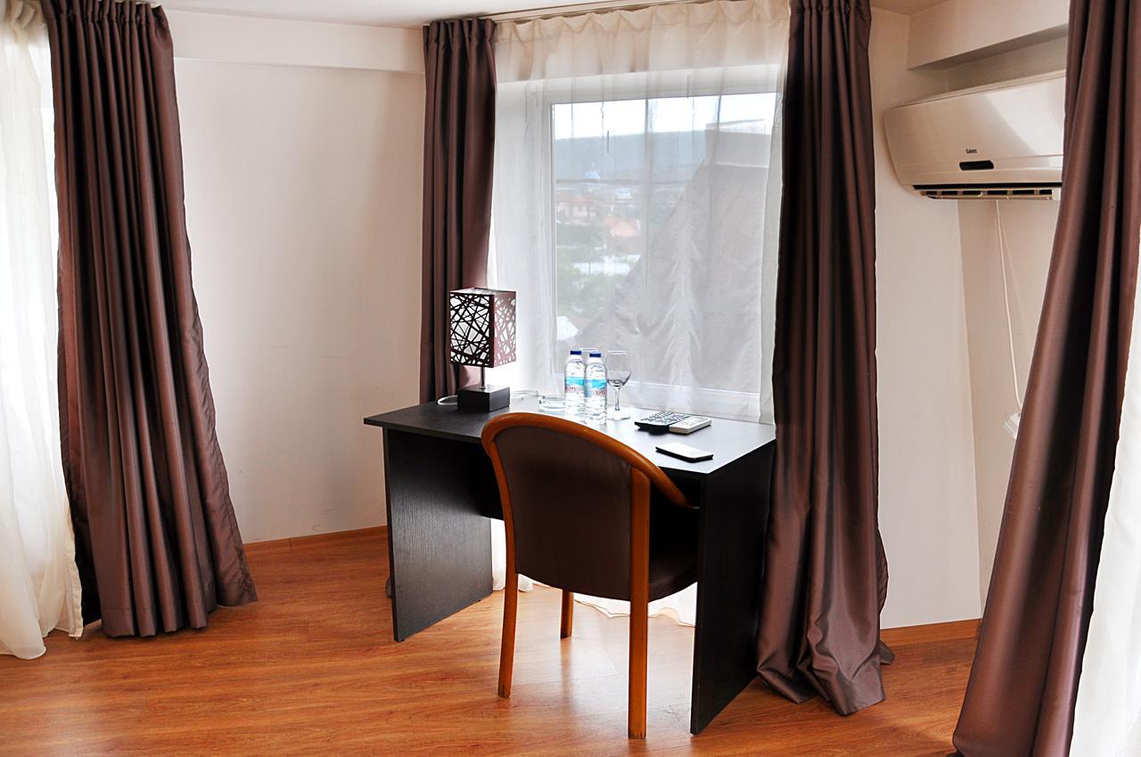 Hotel Corner Тбилиси Екстериор снимка