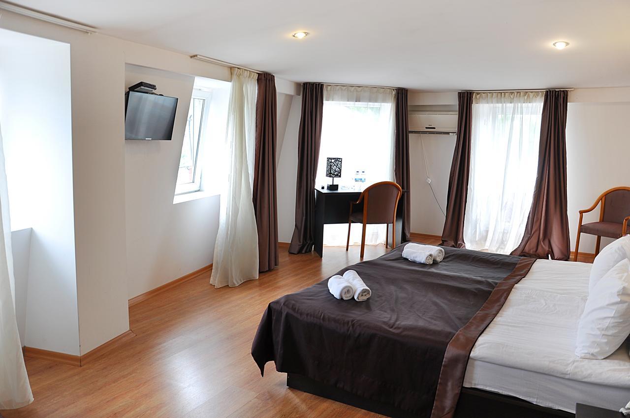 Hotel Corner Тбилиси Екстериор снимка