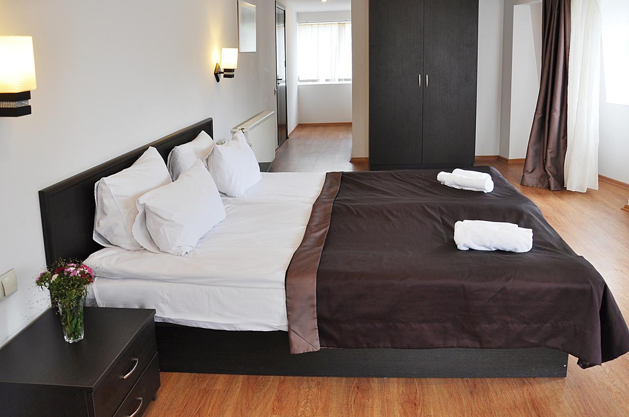 Hotel Corner Тбилиси Екстериор снимка