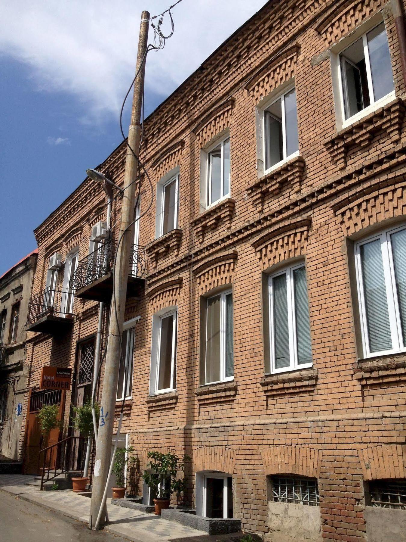 Hotel Corner Тбилиси Екстериор снимка