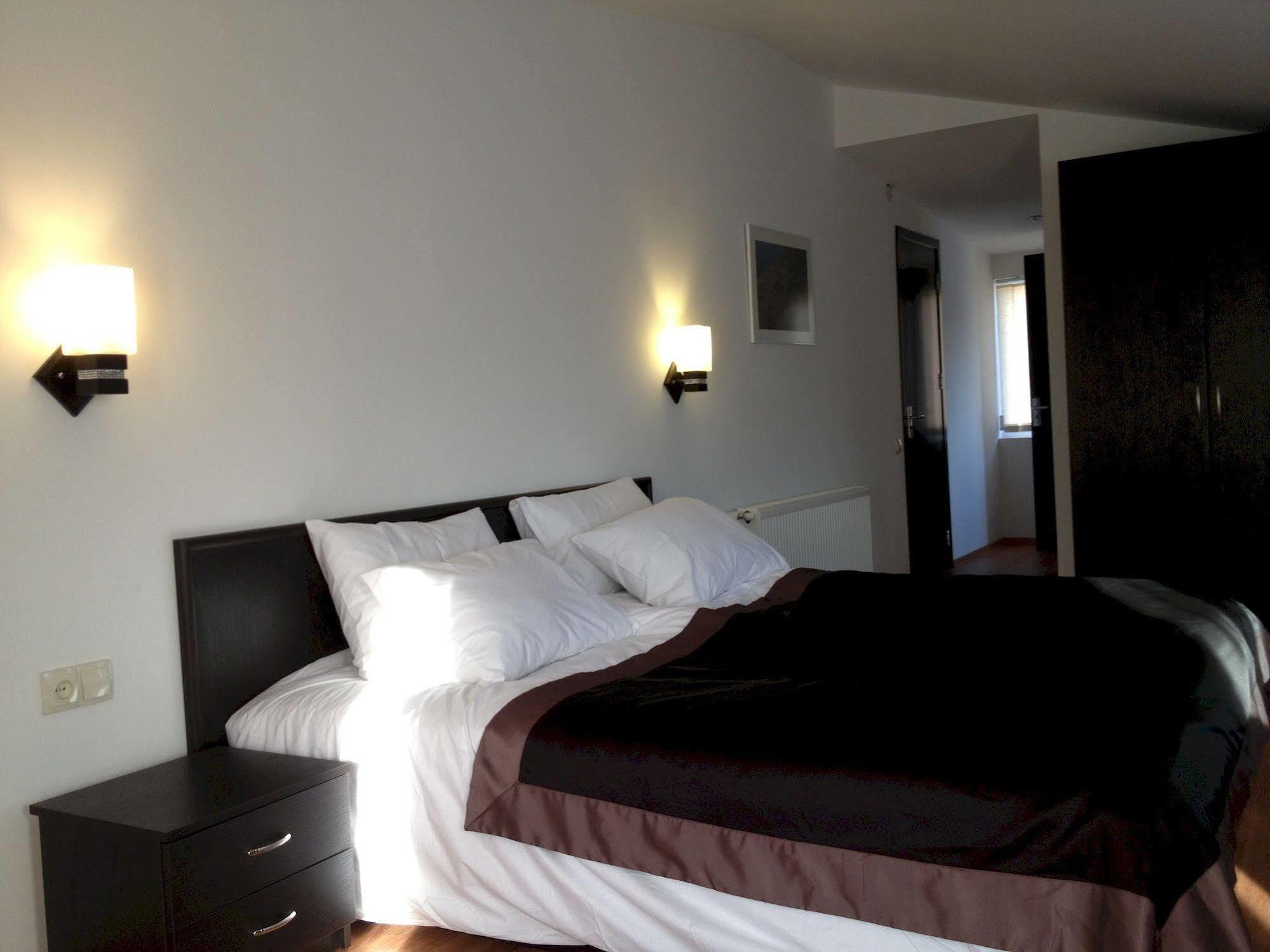 Hotel Corner Тбилиси Екстериор снимка