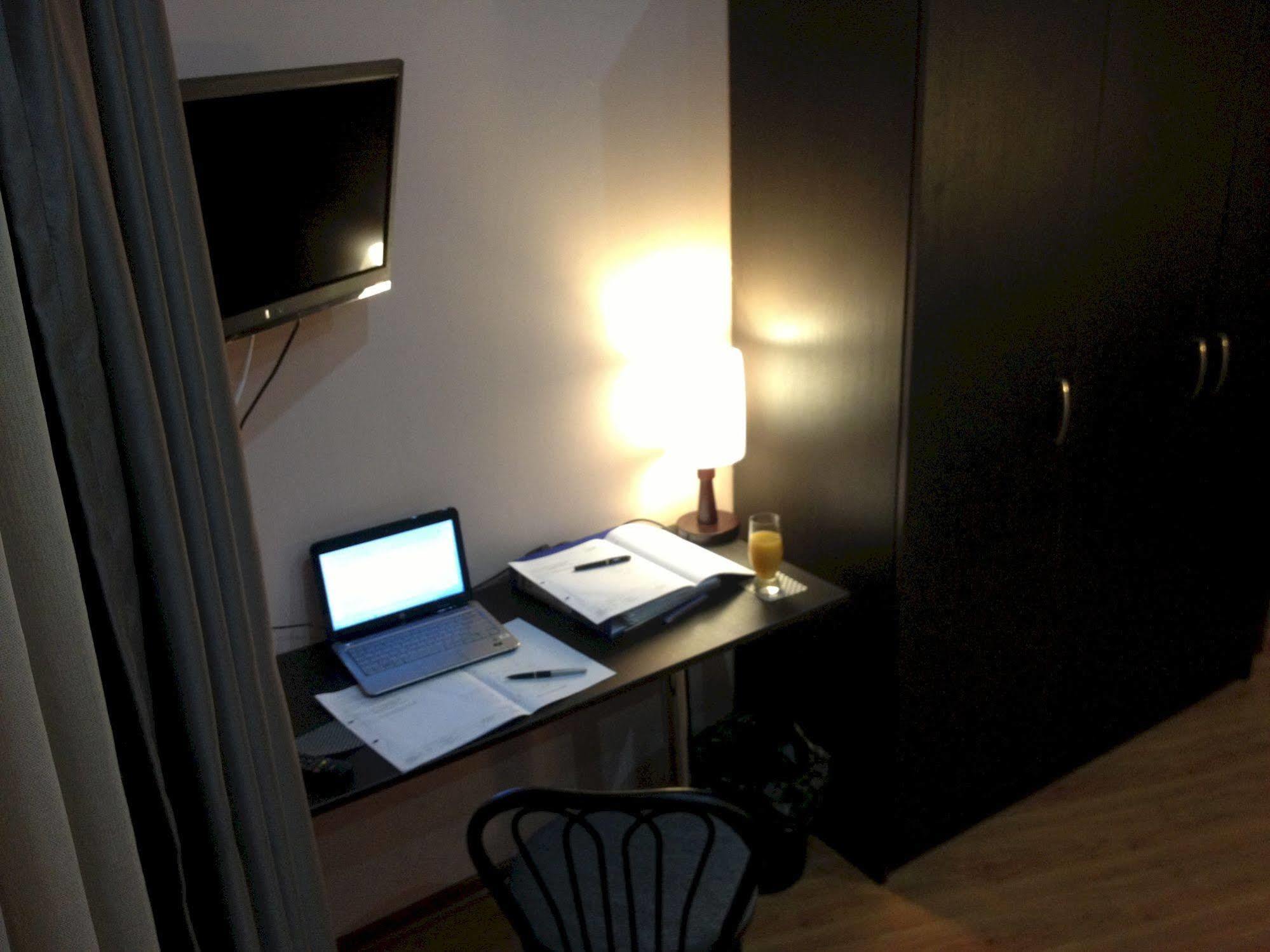 Hotel Corner Тбилиси Екстериор снимка