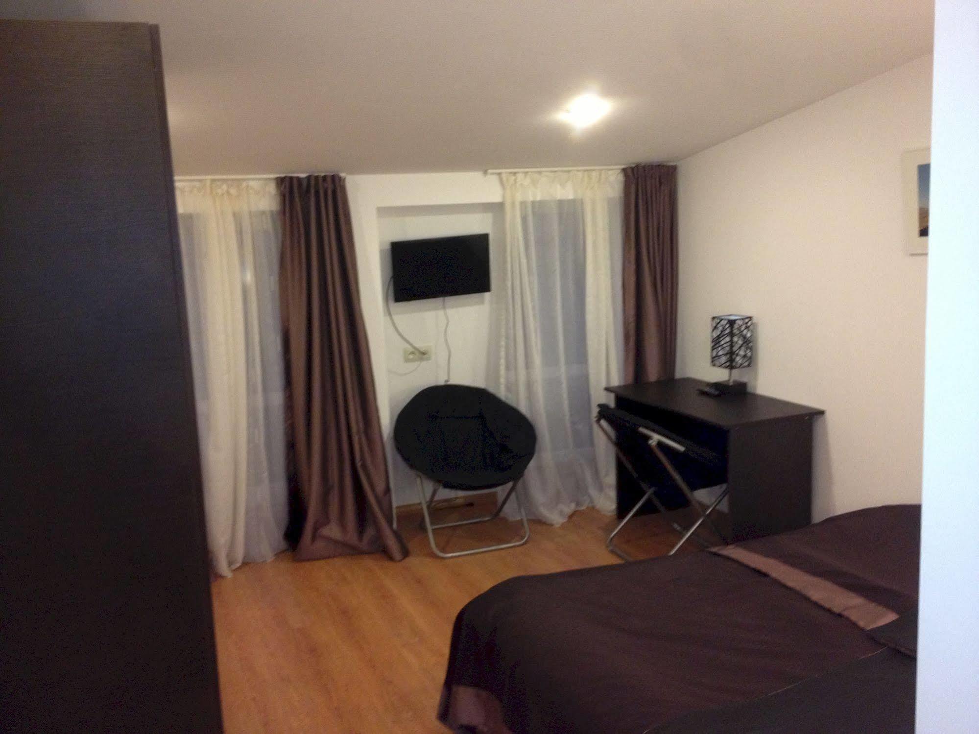 Hotel Corner Тбилиси Екстериор снимка