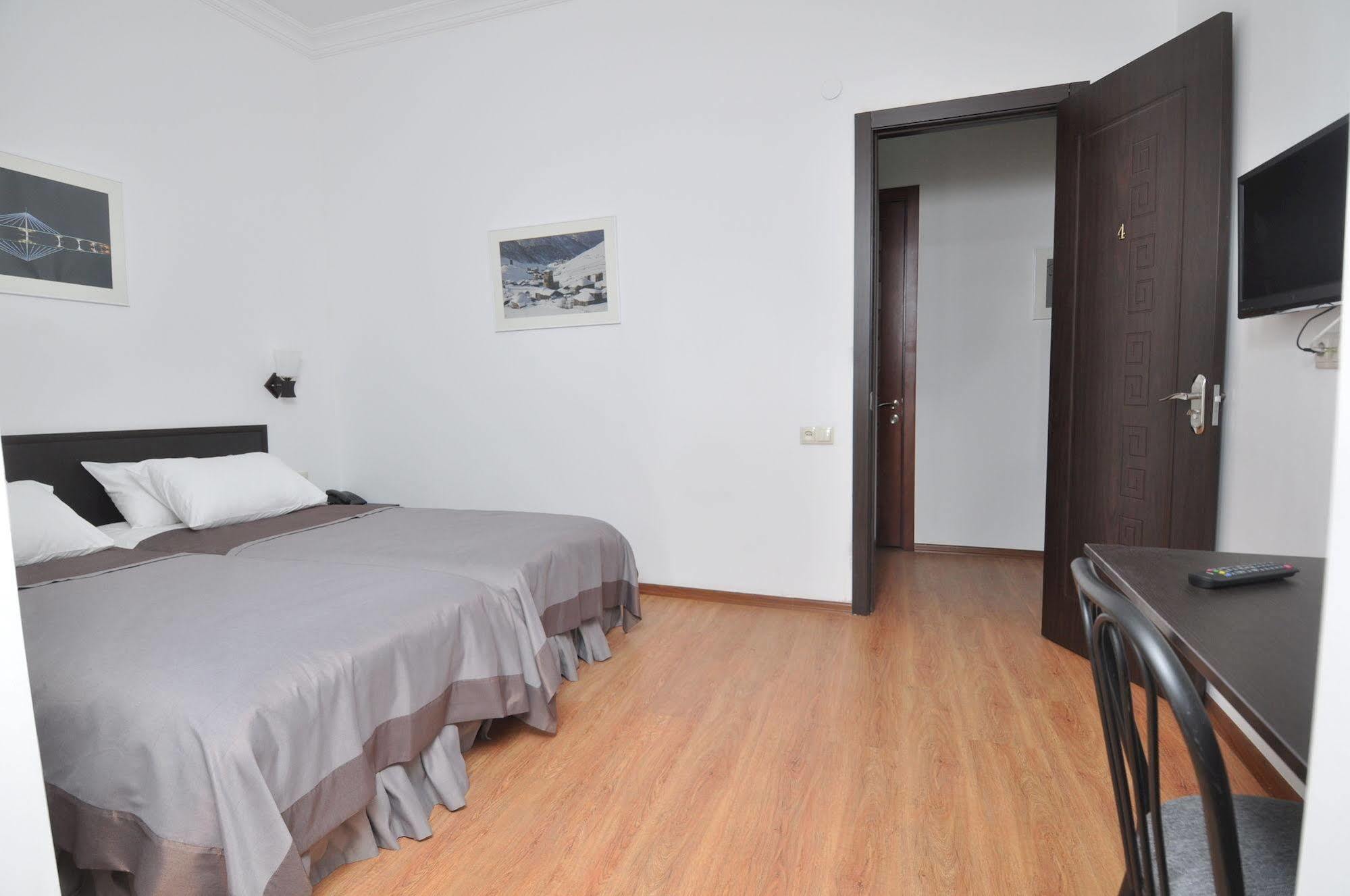 Hotel Corner Тбилиси Екстериор снимка